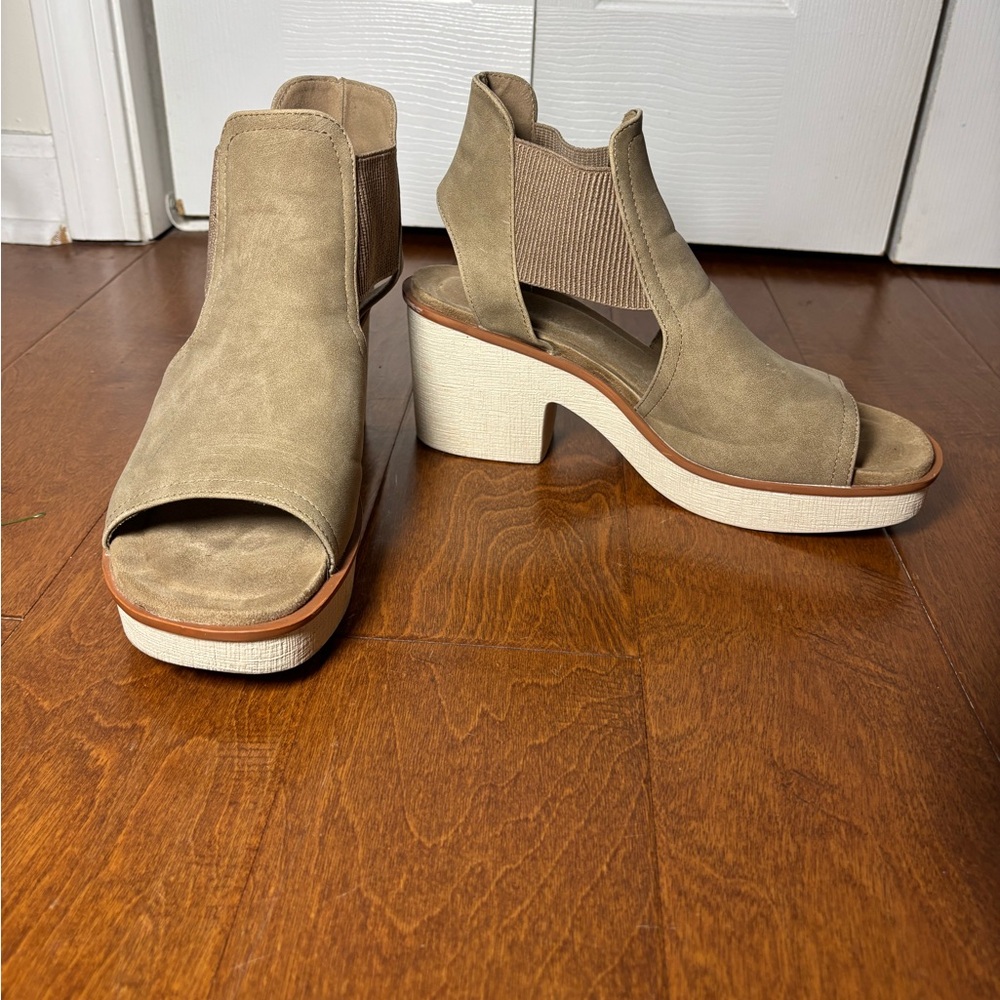 Women's Pierre Dumas Tan Open-Toe Block Heel Sandals- Size 11